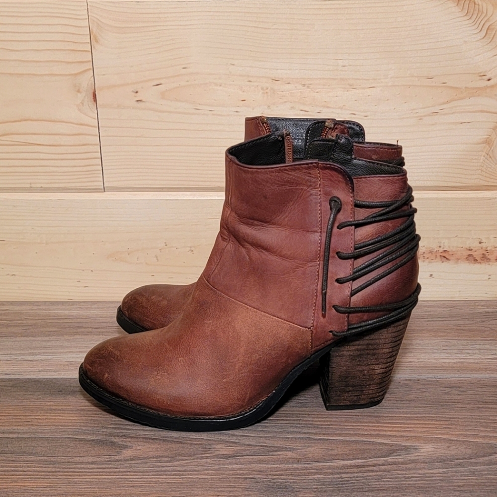 STEVE MADDEN WOMENS BOOTS SZ 7.5
